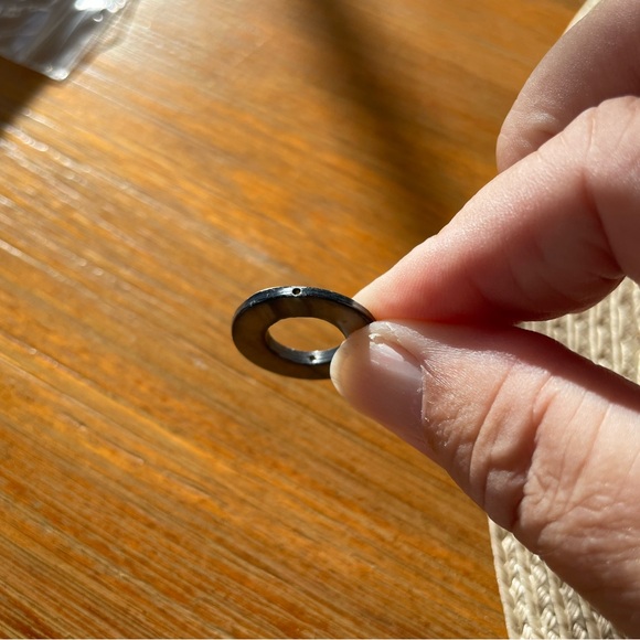 16 Stunning Round Black 20mm Donut Shell Beads for Jewelry Craft Making - Picture 4 of 6